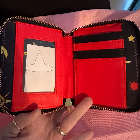 Loungefly disney hocus pocus Binx Wallet- never used but no tags! - Picture 4 of 4